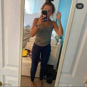 Lululemon joggers size 4 perfect condition